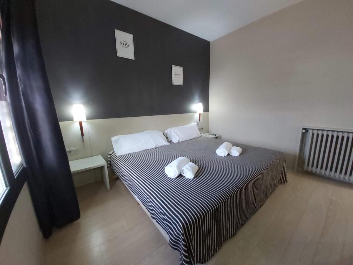 Hotel El Castell Sant Boi de Llobregat Exterior foto