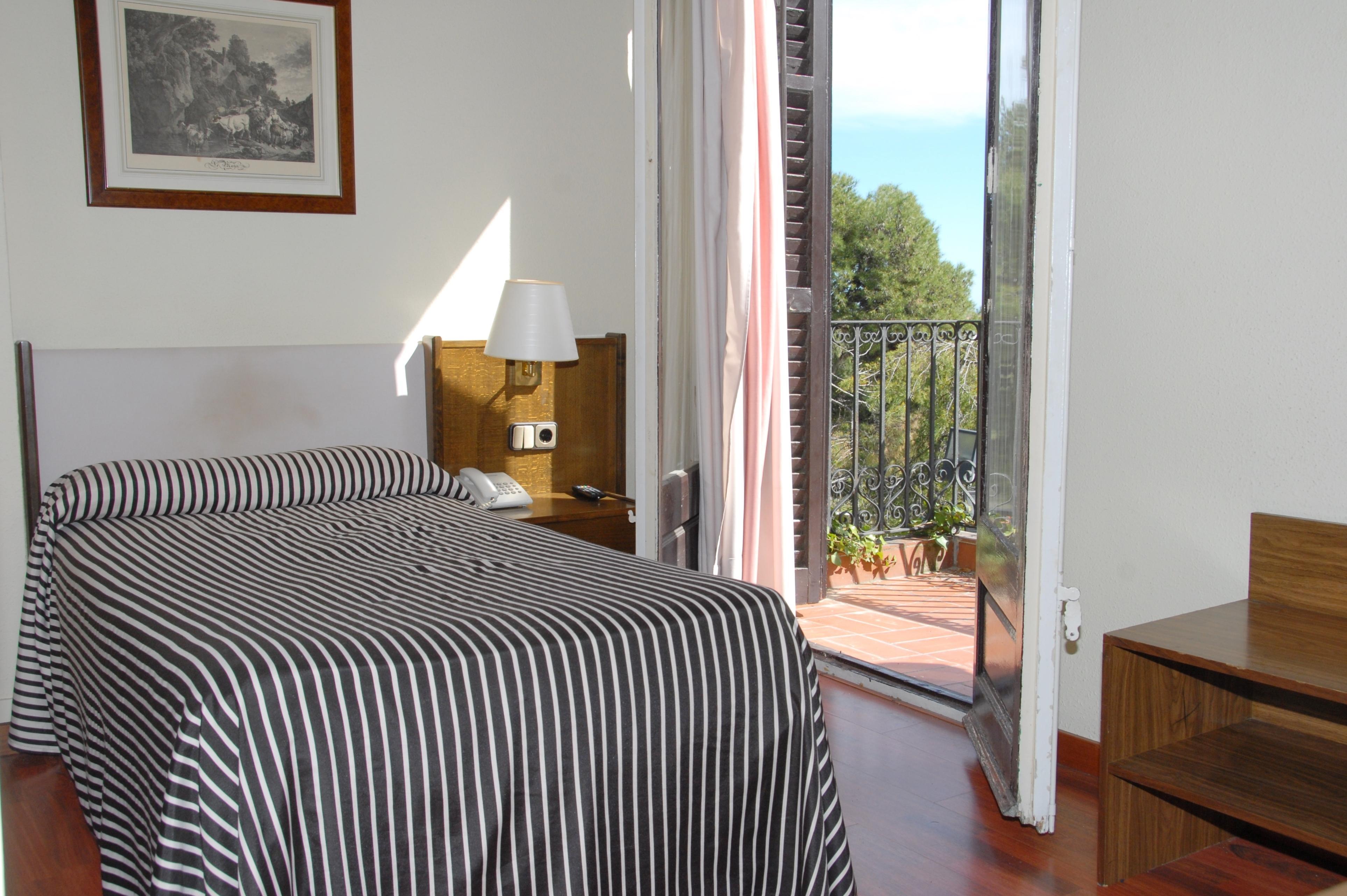 Hotel El Castell Sant Boi de Llobregat Exterior foto