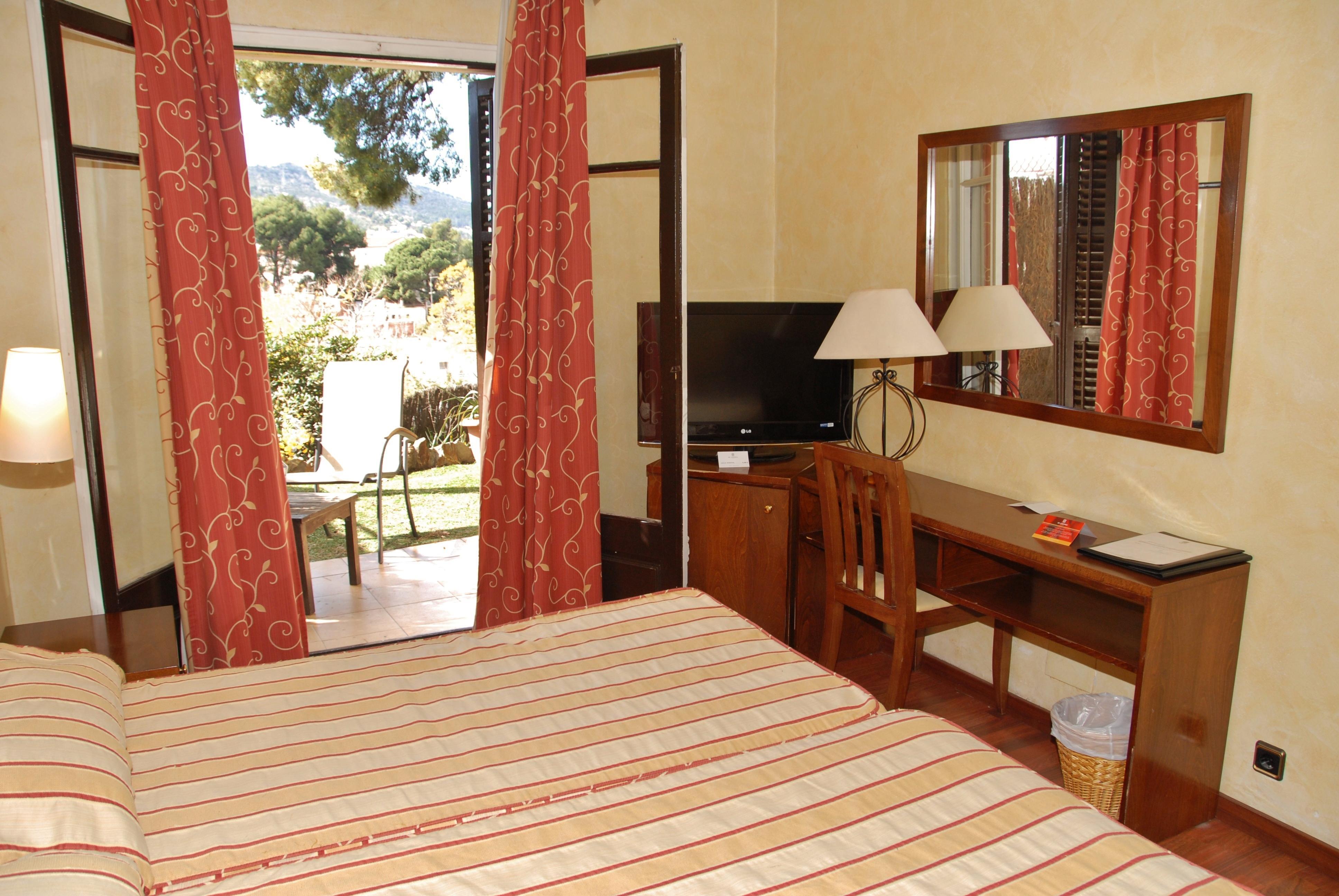 Hotel El Castell Sant Boi de Llobregat Exterior foto