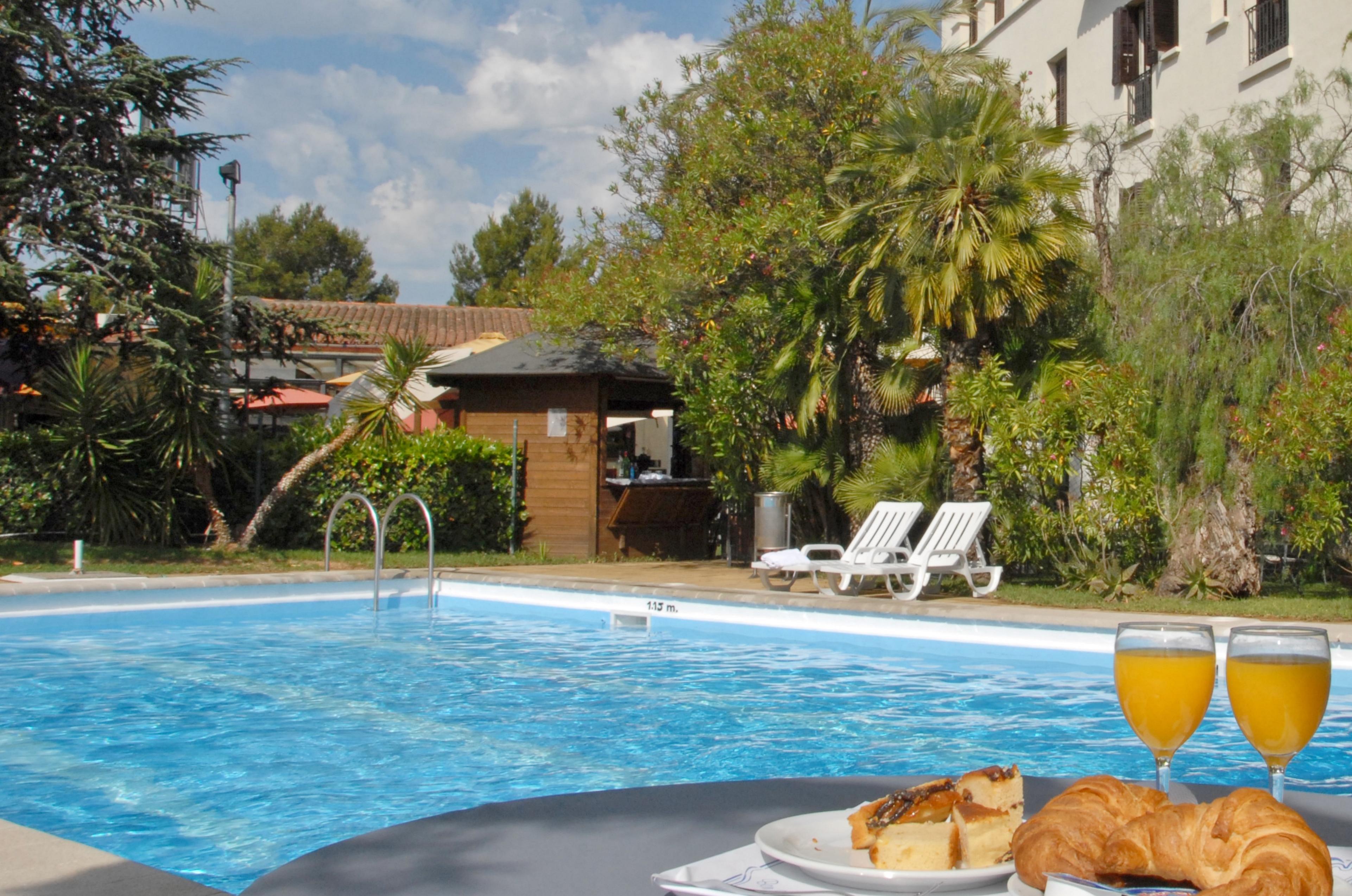 Hotel El Castell Sant Boi de Llobregat Exterior foto