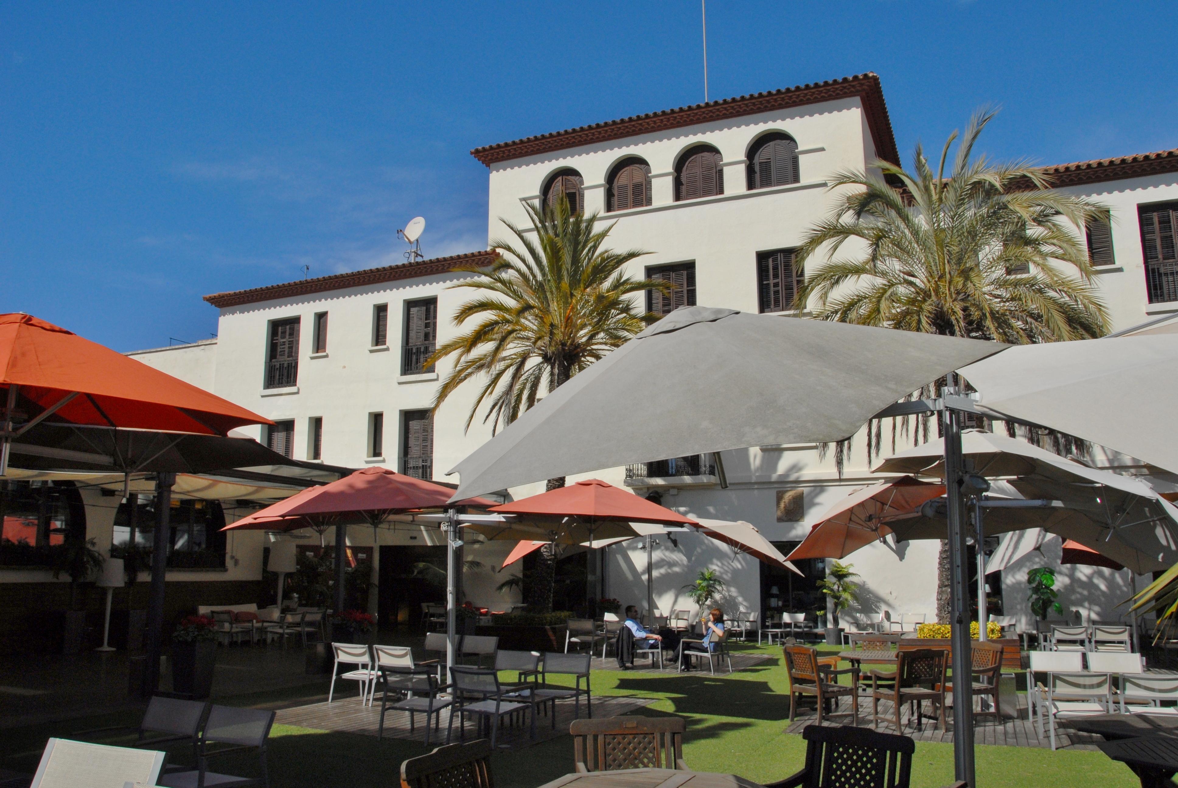 Hotel El Castell Sant Boi de Llobregat Exterior foto