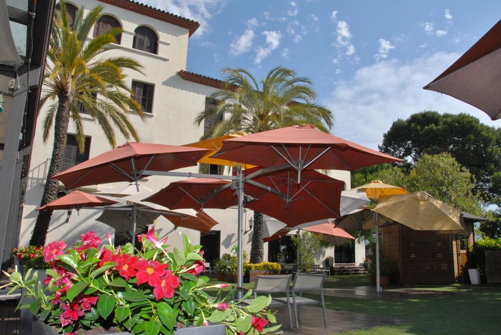 Hotel El Castell Sant Boi de Llobregat Exterior foto